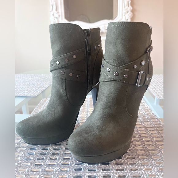 🖤 GUESS GBG Deeka Dark Army Green High Heels 7.5M NEW - Picture 4 of 6